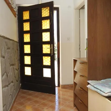 8181b Apartment Sali