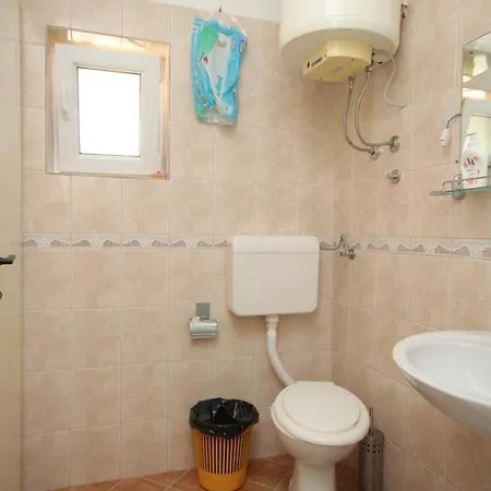 Apartment 8181b