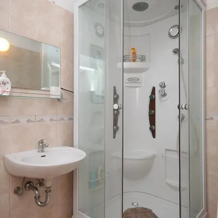 8181b Apartman Sali